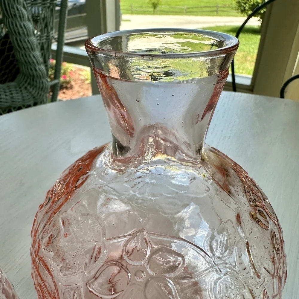 VINTAGE, 1930’S ANTIQUE, PRESSED GLASS WATER CARAFE WITH CUP LID.
